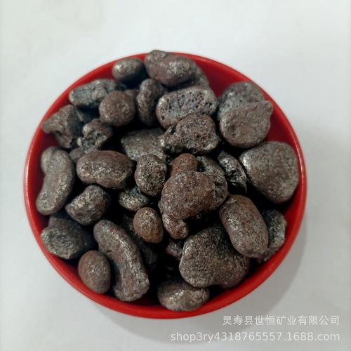 优质配重材料专家——起重机铁豆、钢渣铁与铁矿砂的全面解读